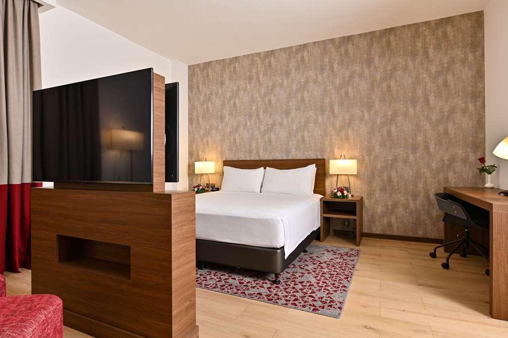 Comfort Hotel Jeddah King Road Стая снимка