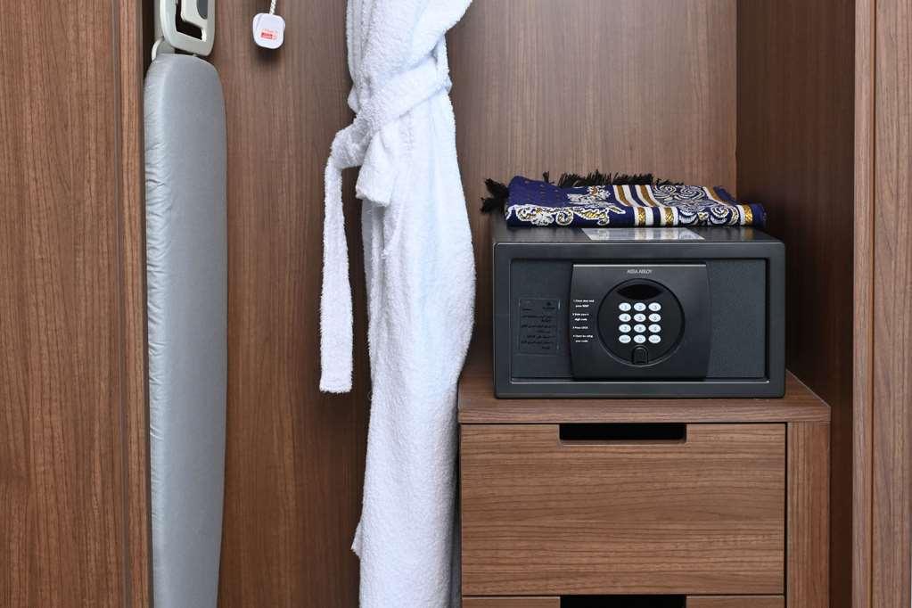 Comfort Hotel Jeddah King Road Стая снимка